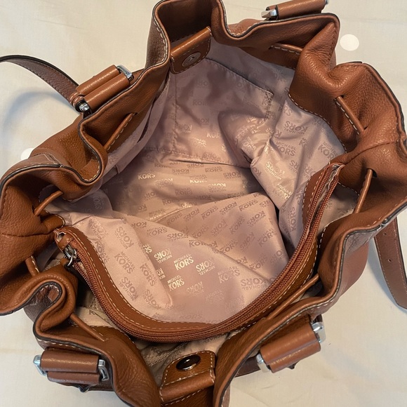 Michael Kors leather handbag w/matching wallet - Picture 7 of 16